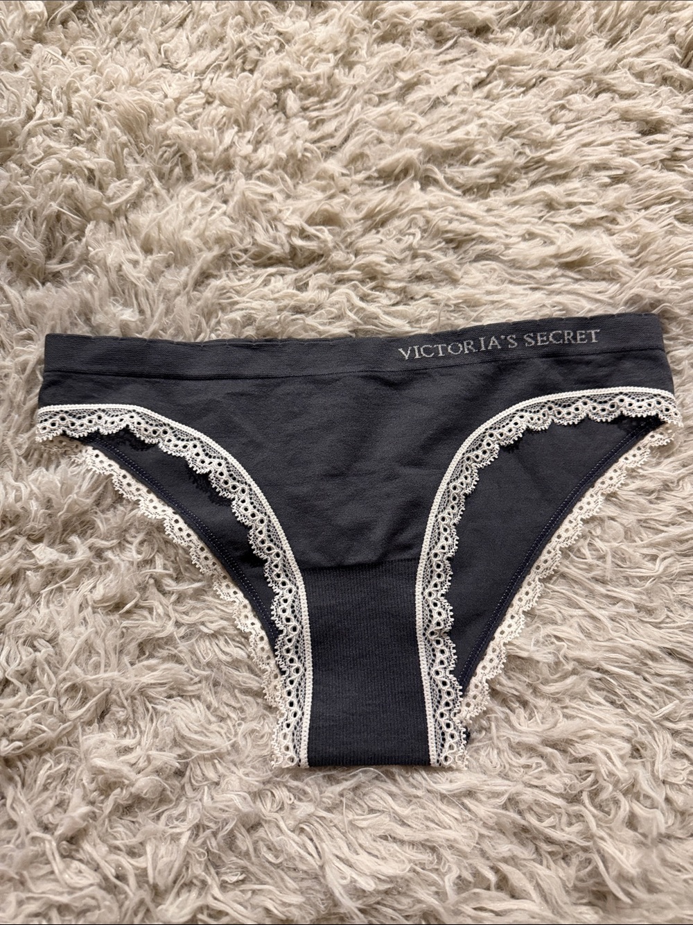 NWT Seamless Scrunch Back Victoria's Secret Cheekini Grey Small